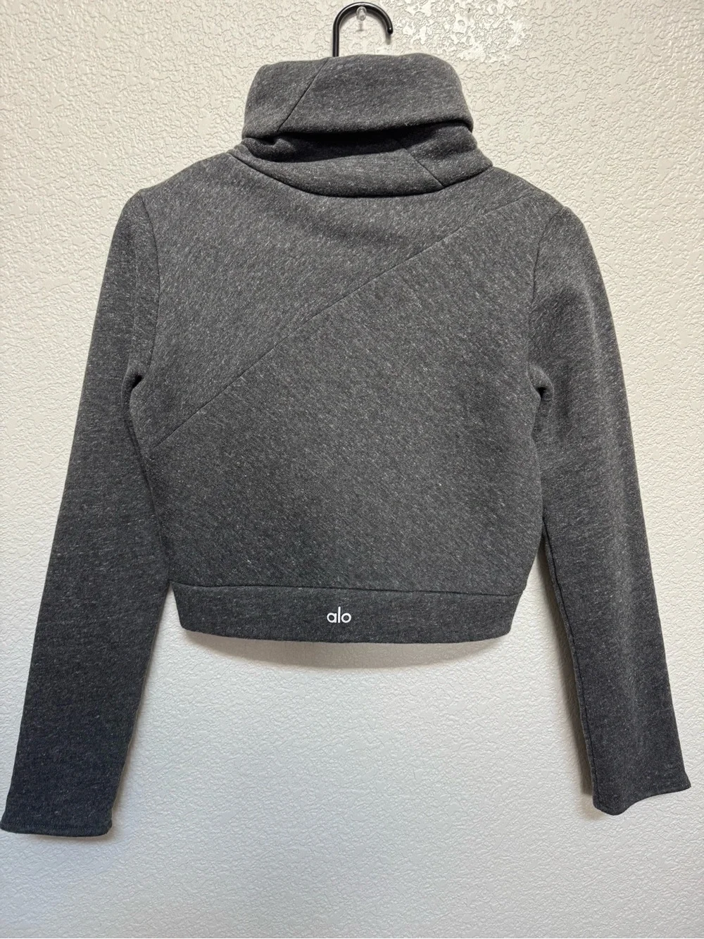 Alo Yoga Long Sleeve Cropped Turtleneck Top Women’s XS Heathered Charcoal